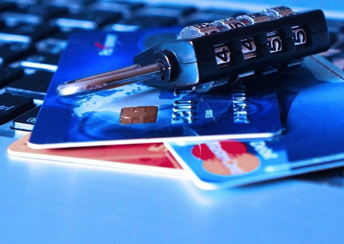 كيفية سحب مبلغ من البطاقة الائتمانية ما هي البطاقة الائتمانية؟