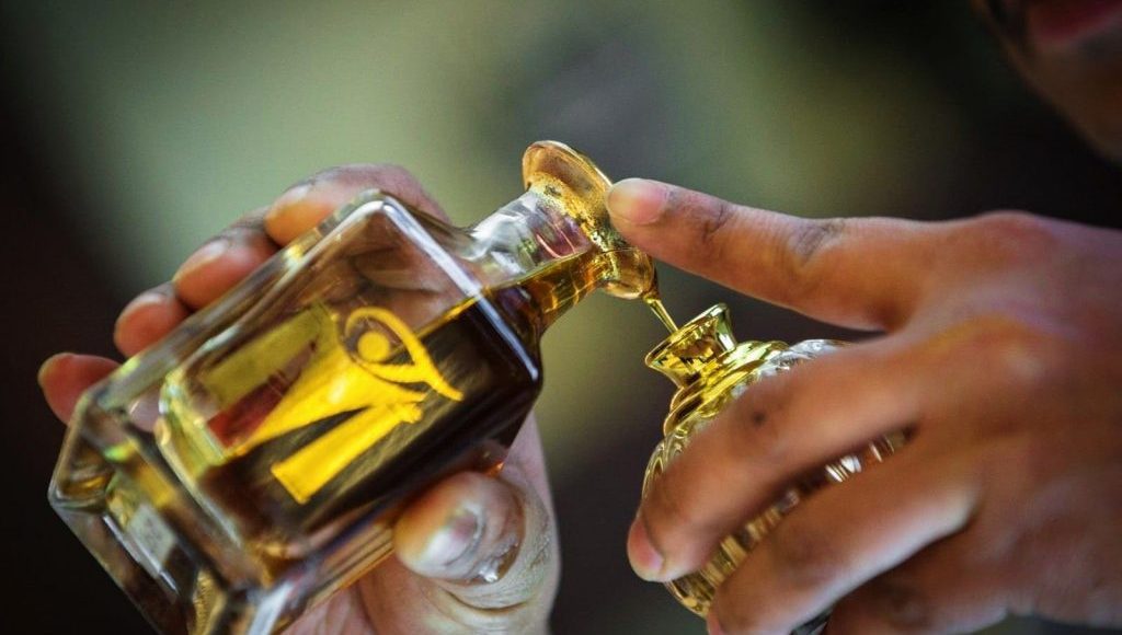 طريقة صناعة العطور والربح منها