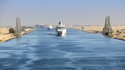 قناة السويس تسجل تراجعًا بنسبة 22.8% في إيرادات 2024