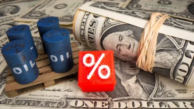 تراجع الدولار خلال الأسبوع الحالي يتزامن مع انتعاشة غير متوقعة في أسعار النفط